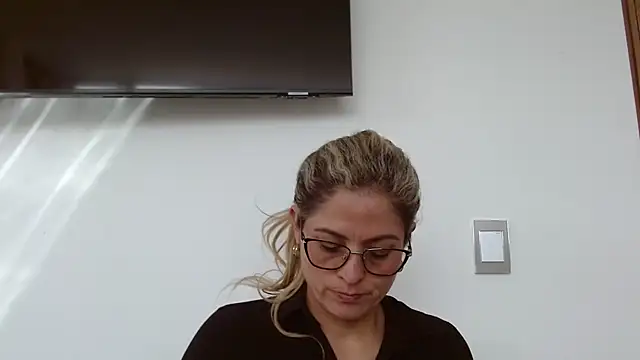 Snapshot of linda-mature43 chatting on October 7, 7:07 pm linda-mature43 online show from October 7, 7:07 pm