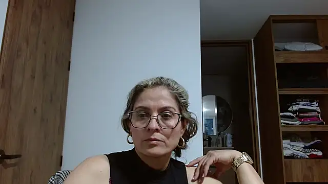 Snapshot of linda-mature43 chatting on September 26, 12:30 am linda-mature43 online show from September 26, 12:30 am