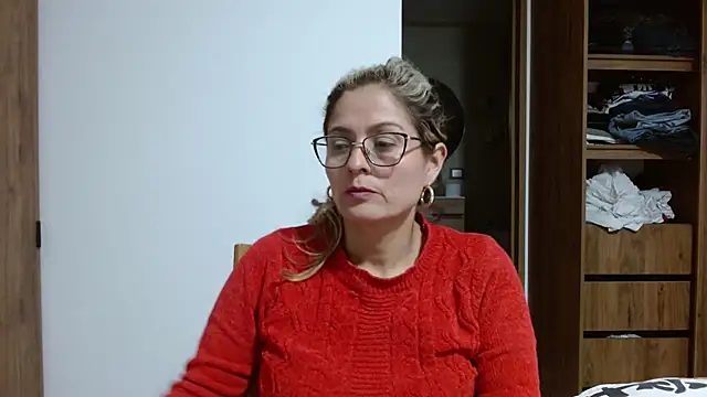 Snapshot of linda-mature43 chatting on October 8, 11:42 pm linda-mature43 online show from October 8, 11:42 pm