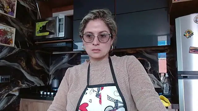 Snapshot of linda-mature43 chatting on October 16, 6:10 pm linda-mature43 online show from October 16, 6:10 pm