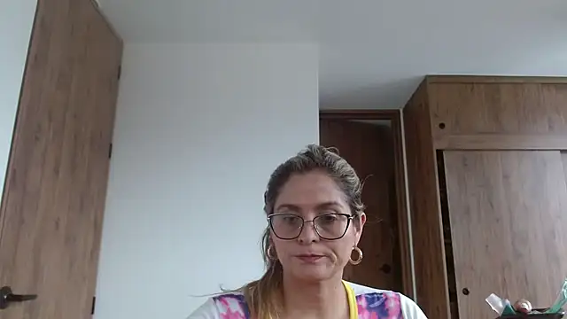 Snapshot of linda-mature43 chatting on October 25, 6:59 pm linda-mature43 online show from October 25, 6:59 pm