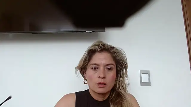 Snapshot of linda-mature43 chatting on October 17, 6:55 pm linda-mature43 online show from October 17, 6:55 pm