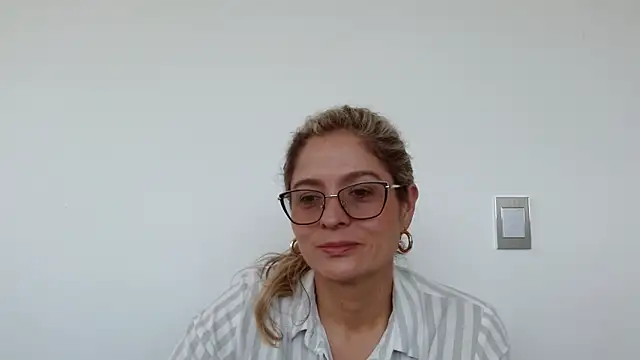 Snapshot of linda-mature43 chatting on September 22, 4:49 pm linda-mature43 online show from September 22, 4:49 pm