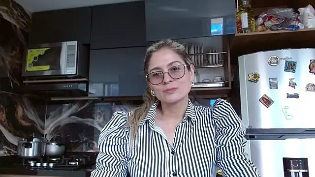 Snapshot of linda-mature43 chatting on October 2, 7:30 pm linda-mature43 online show from October 2, 7:30 pm