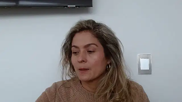 Snapshot of linda-mature43 chatting on October 11, 9:28 pm linda-mature43 online show from October 11, 9:28 pm