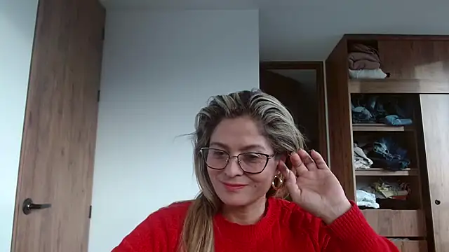 Snapshot of linda-mature43 chatting on October 28, 10:03 pm linda-mature43 online show from October 28, 10:03 pm