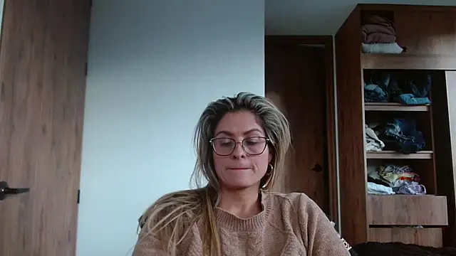 Snapshot of linda-mature43 chatting on October 29, 10:12 pm linda-mature43 online show from October 29, 10:12 pm