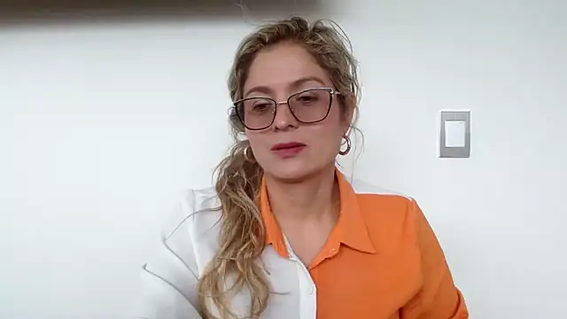 Snapshot of linda-mature43 chatting on October 15, 5:59 pm linda-mature43 online show from October 15, 5:59 pm