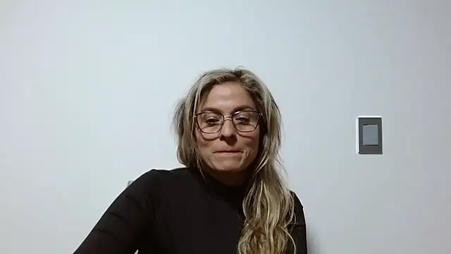 Snapshot of linda-mature43 chatting on September 20, 11:36 pm linda-mature43 online show from September 20, 11:36 pm