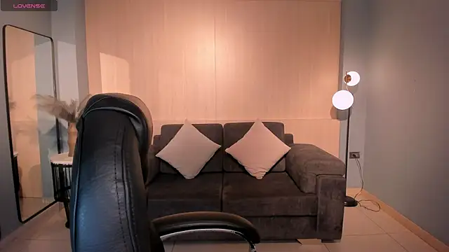 Snapshot of SarahRhodes_ chatting on October 20, 11:35 am SarahRhodes online show from October 20, 11:35 am