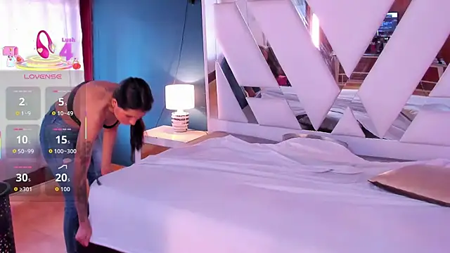 Snapshot of mia_kinky1 chatting on October 27, 6:13 pm mia kinky1 online show from October 27, 6:13 pm