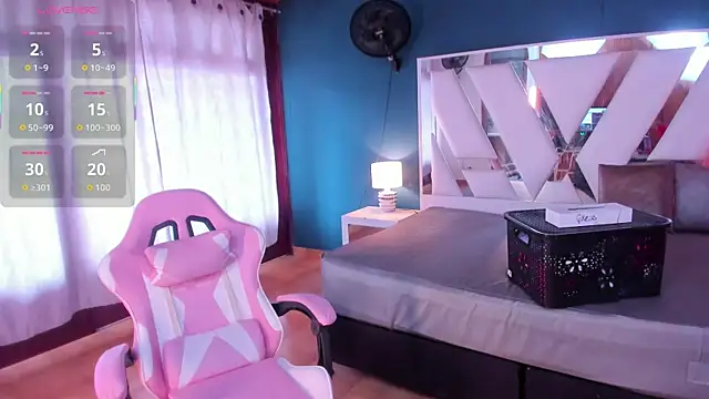 Snapshot of mia_kinky1 chatting on October 29, 6:32 pm mia kinky1 online show from October 29, 6:32 pm