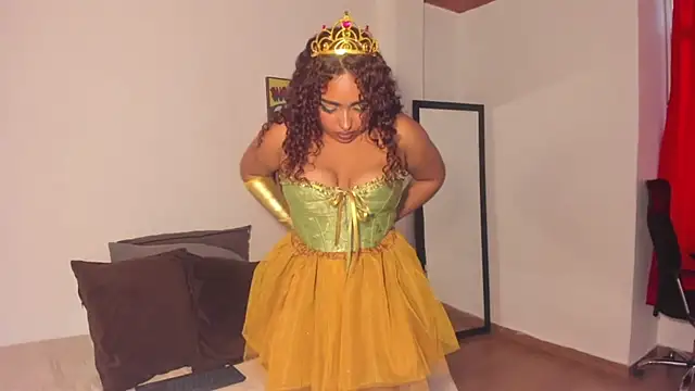 Snapshot of Honeyyy_Brown chatting on November 1, 9:30 pm Honeyyy Brown online show from November 1, 9:30 pm