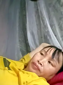 Snapshot of maple694 chatting on October 25, 1:52 pm maple694 online show from October 25, 1:52 pm