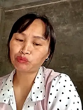 Snapshot of maple694 chatting on October 6, 3:45 am maple694 online show from October 6, 3:45 am