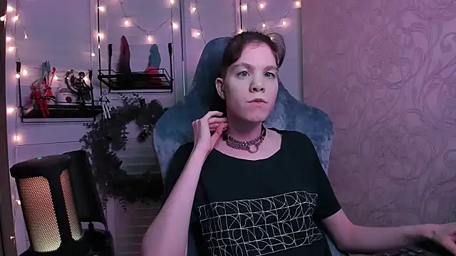 aestheticbeing online show from December 17, 12:42 pm