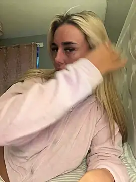 EllieMaeBaby online show from March 28, 6:40 pm