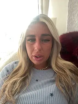 EllieMaeBaby online show from April 26, 1:20 pm