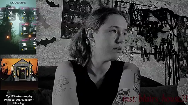 Snapshot of the_high_priestess chatting on October 29, 5:23 am the high priestess online show from October 29, 5:23 am