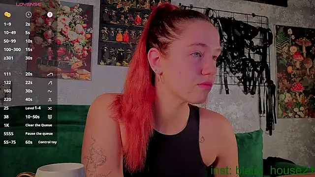 Snapshot of the_high_priestess chatting on October 15, 5:10 am the high priestess online show from October 15, 5:10 am