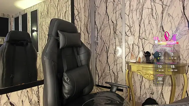 adelinemoretti online show from October 24, 8:27 pm