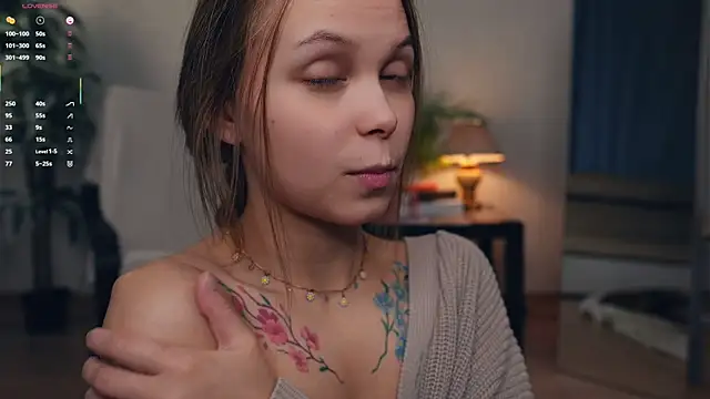 Snapshot of OdellaGillingham chatting on October 1, 6:24 pm OdellaGillingham online show from October 1, 6:24 pm