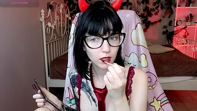 Snapshot of HazelTompson chatting on October 29, 8:33 pm HazelTompson online show from October 29, 8:33 pm