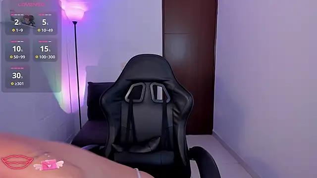 Snapshot of Alyson_Conner chatting on October 11, 1:03 pm Alyson Conner online show from October 11, 1:03 pm