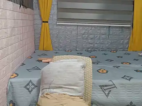 Snapshot of ur_petitejaya chatting on October 4, 6:23 pm ur petitejaya online show from October 4, 6:23 pm