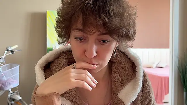 daniellia  online show from November 21, 8:38 am