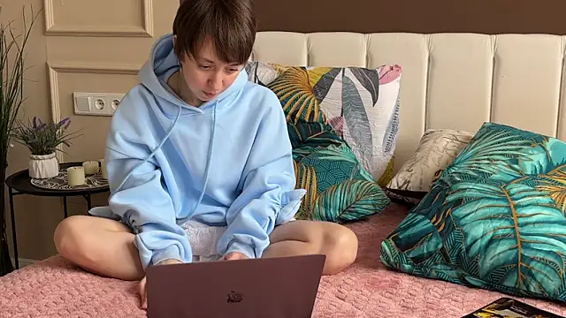 daniellia  online show from March 28, 2:27 pm