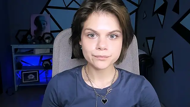 Snapshot of EllieMurler chatting on October 10, 10:31 am EllieMurler online show from October 10, 10:31 am