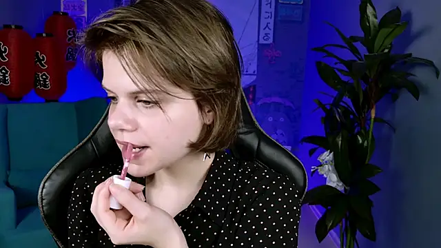 Snapshot of EllieMurler chatting on October 8, 9:24 am EllieMurler online show from October 8, 9:24 am