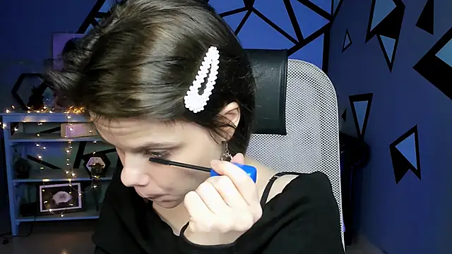 Snapshot of EllieMurler chatting on October 3, 9:36 am EllieMurler online show from October 3, 9:36 am