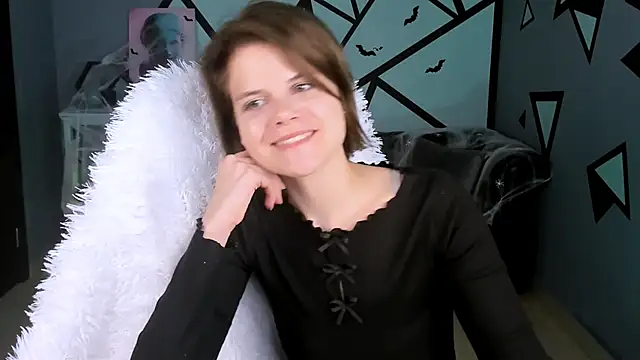 Snapshot of EllieMurler chatting on October 18, 9:23 am EllieMurler online show from October 18, 9:23 am