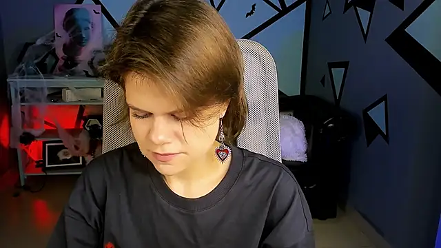 Snapshot of EllieMurler chatting on October 22, 9:03 am EllieMurler online show from October 22, 9:03 am