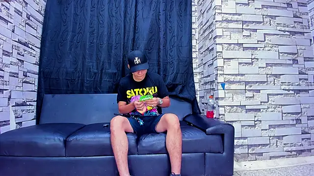 Snapshot of Crazy_Cult_Sex chatting on October 14, 1:25 pm Crazy Cult Sex online show from October 14, 1:25 pm