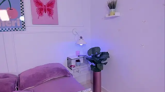 Zoe Lynch  online show from December 3, 12:18 pm