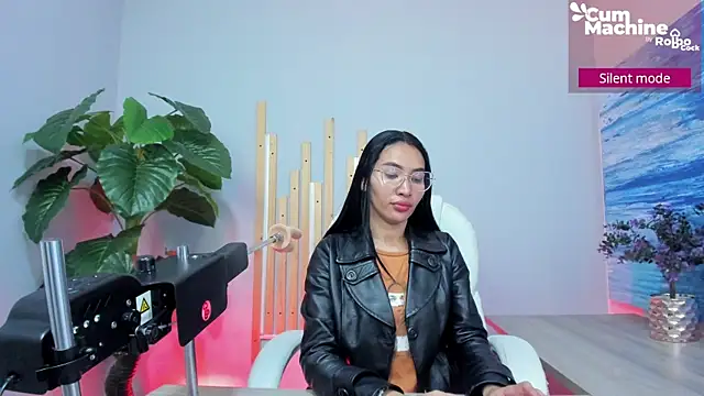 Snapshot of lucyy_liiuu chatting on September 18, 1:09 pm lucyy liiuu online show from September 18, 1:09 pm