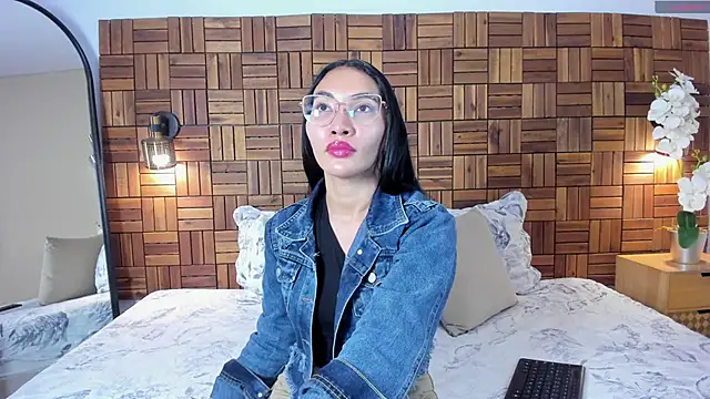 Snapshot of lucyy_liiuu chatting on October 24, 8:05 pm lucyy liiuu online show from October 24, 8:05 pm