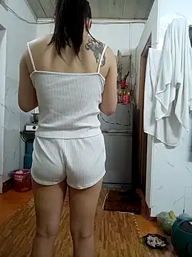 Snapshot of Thuylinh86 chatting on October 5, 5:01 am Thuylinh86 online show from October 5, 5:01 am