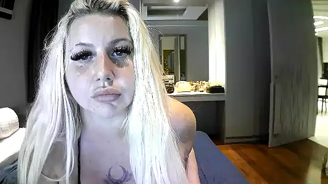 Snapshot of TiaDoll chatting on October 4, 4:22 pm TiaDoll online show from October 4, 4:22 pm