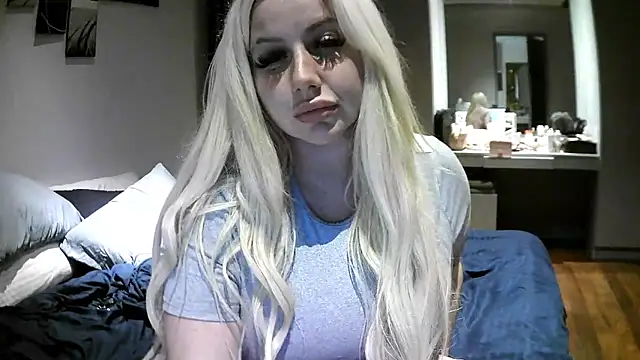 Snapshot of TiaDoll chatting on October 10, 3:50 pm TiaDoll online show from October 10, 3:50 pm