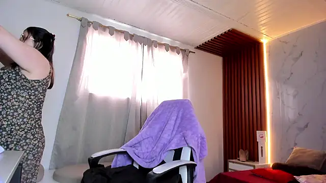 Snapshot of shasha_bloom chatting on September 28, 2:44 pm shasha bloom online show from September 28, 2:44 pm