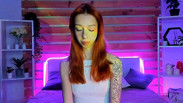 Lori Williams online show from October 6, 1:00 am