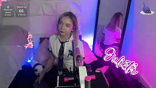 Snapshot of JuliethMoss chatting on October 21, 9:08 pm JuliethMoss online show from October 21, 9:08 pm