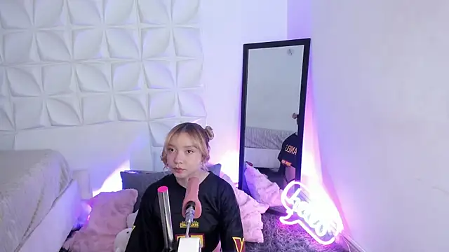 Snapshot of JuliethMoss chatting on September 30, 8:35 pm JuliethMoss online show from September 30, 8:35 pm