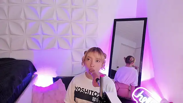 Snapshot of JuliethMoss chatting on September 19, 8:52 pm JuliethMoss online show from September 19, 8:52 pm