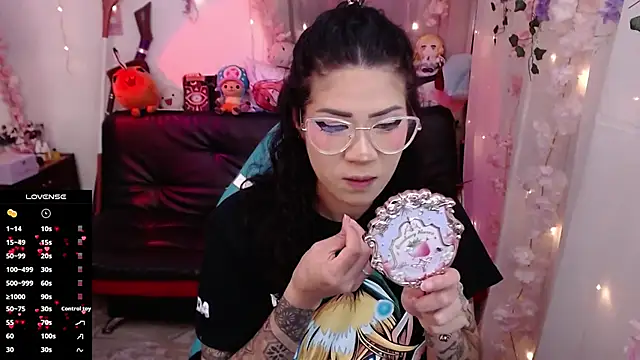 jadedelux  online show from September 19, 8:19 pm