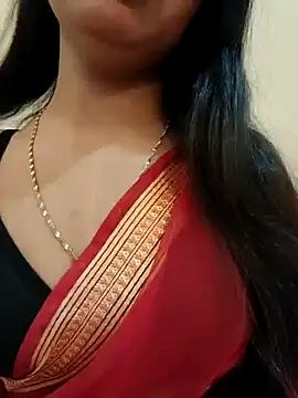 Snapshot of Maahhii_2 chatting on October 16, 6:43 pm Maahhii 2 online show from October 16, 6:43 pm